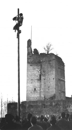 cuccagna con sfondo torre