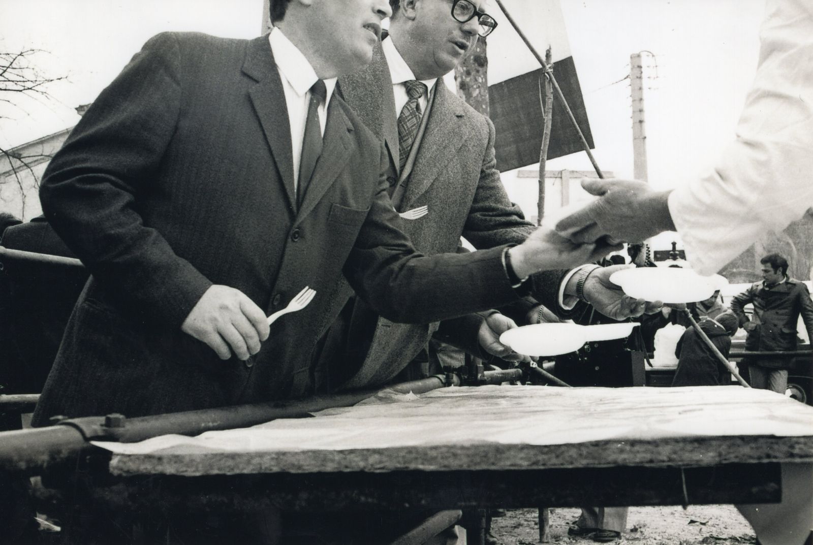 1975 IN ABITO ELEGANTE
